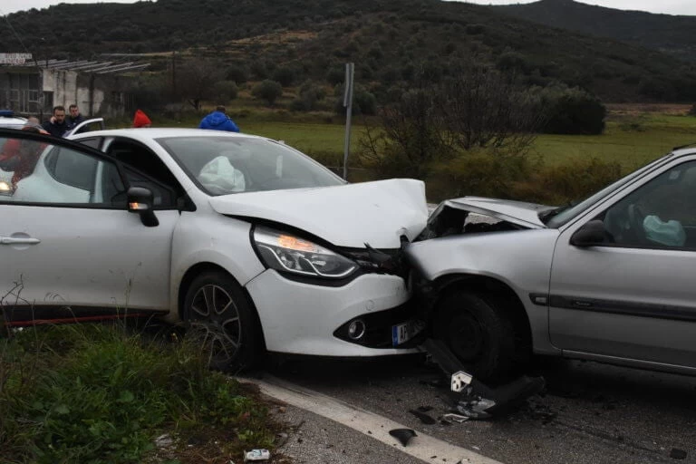 Σέρρες: Τροχαίο δυστύχημα με δύο νεκρούς – Σκληρές εικόνες μετά τη σύγκρουση των αυτοκινήτων